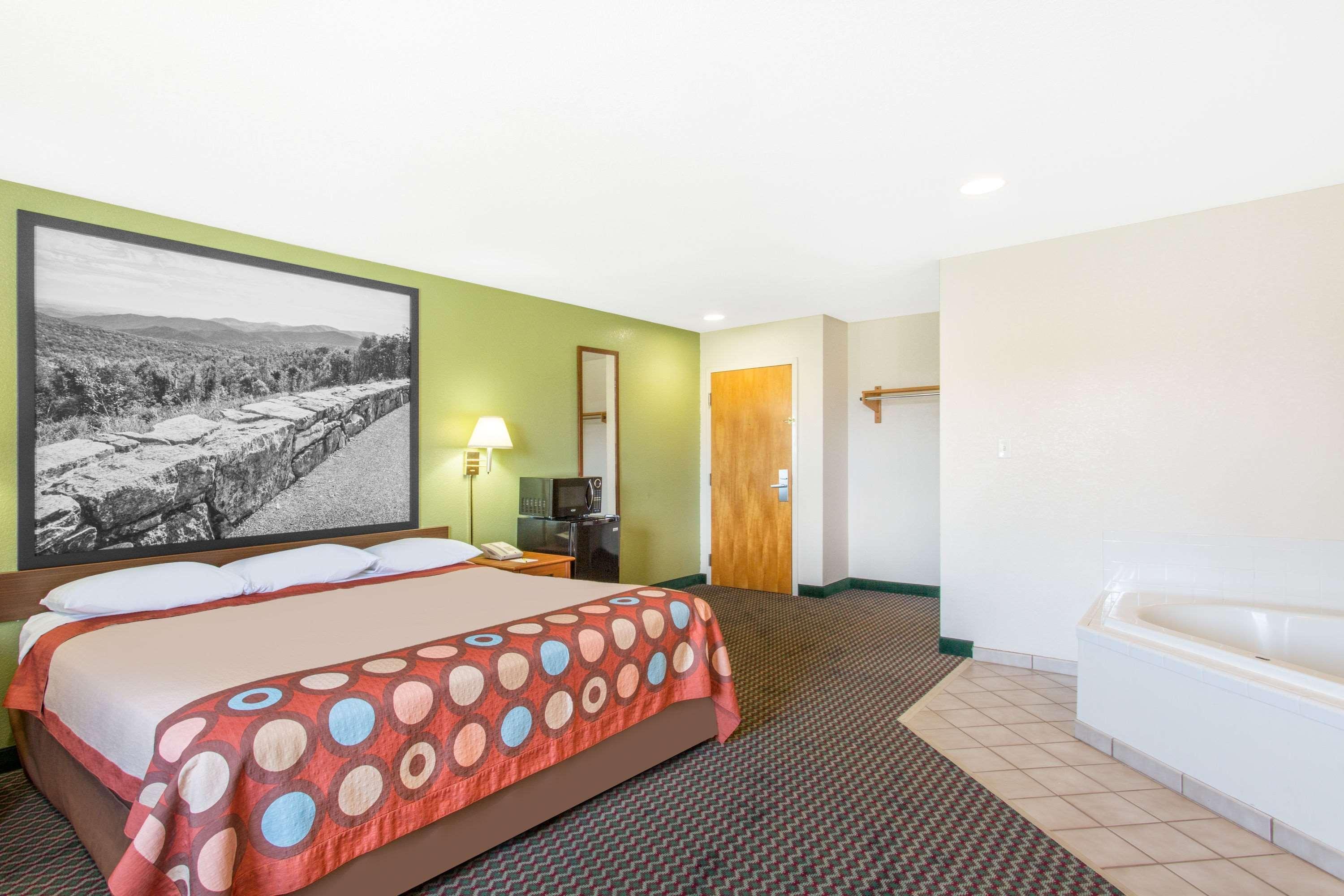 Super 8 By Wyndham Bedford Exterior foto