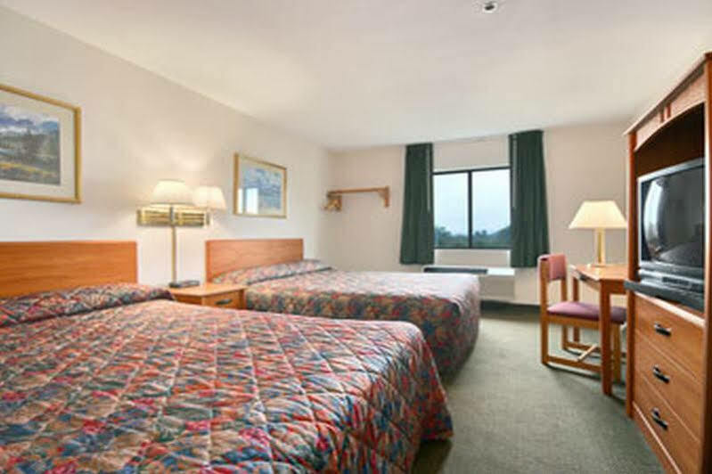 Super 8 By Wyndham Bedford Quarto foto